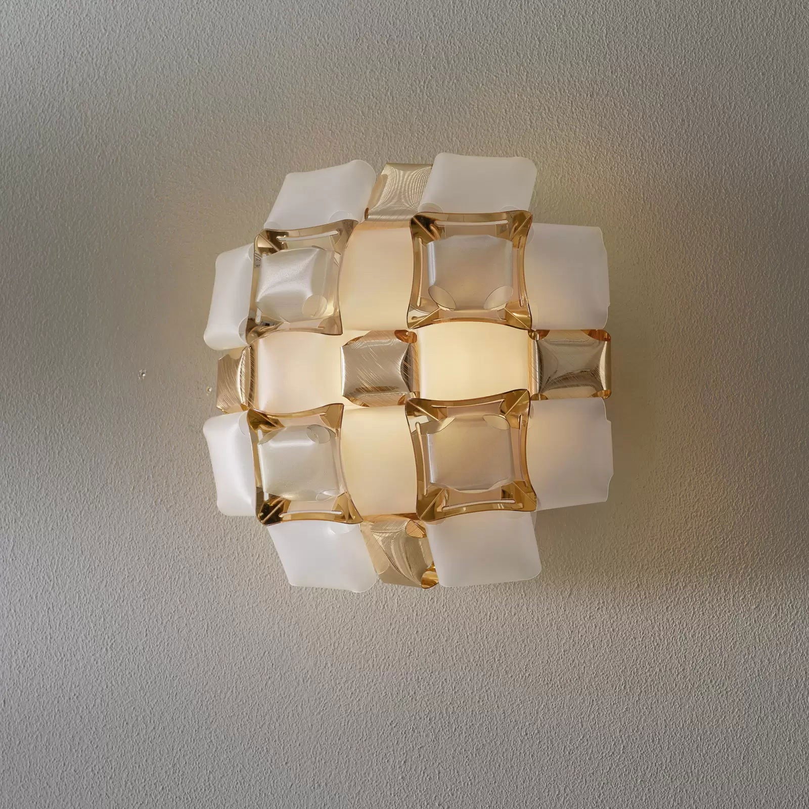 Slamp Mida lampa ścienna, 32x32 cm, złota/biała